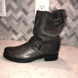 FRYE Veronica Short SMOKE 8.5 (women’s)